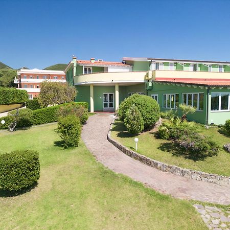 Lu' Hotel Porto Pino SantʼAnna Arresi المظهر الخارجي الصورة