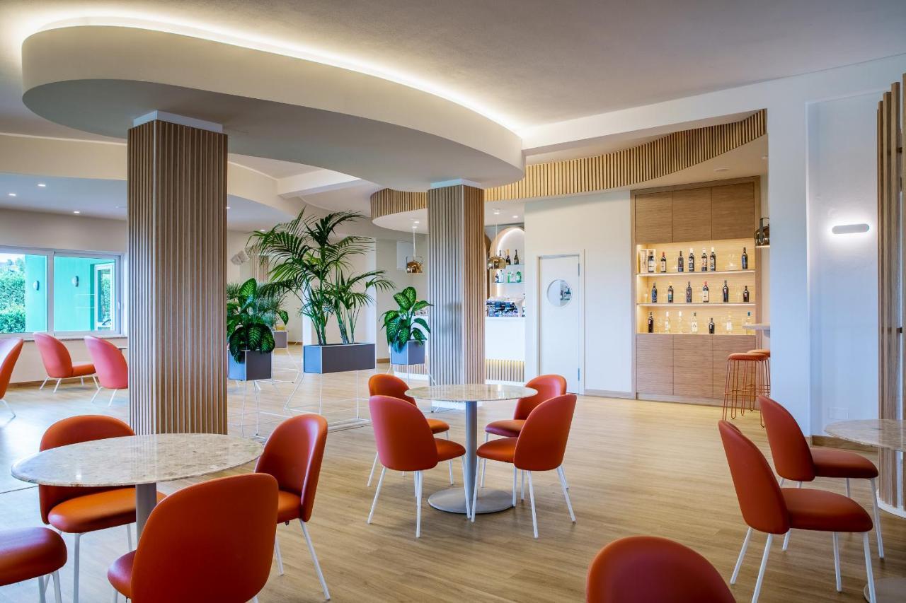 Lu' Hotel Porto Pino SantʼAnna Arresi المظهر الخارجي الصورة