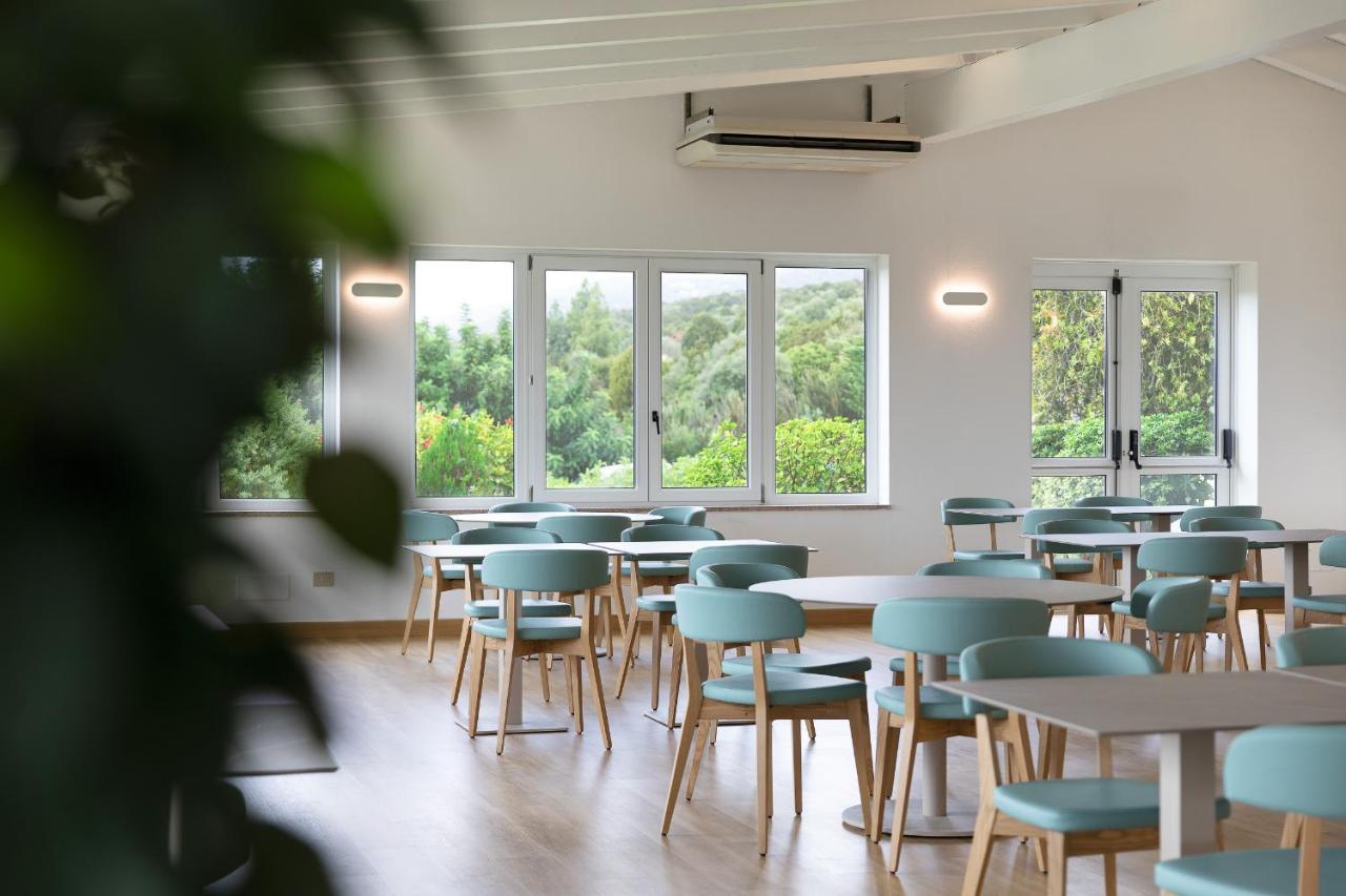 Lu' Hotel Porto Pino SantʼAnna Arresi المظهر الخارجي الصورة