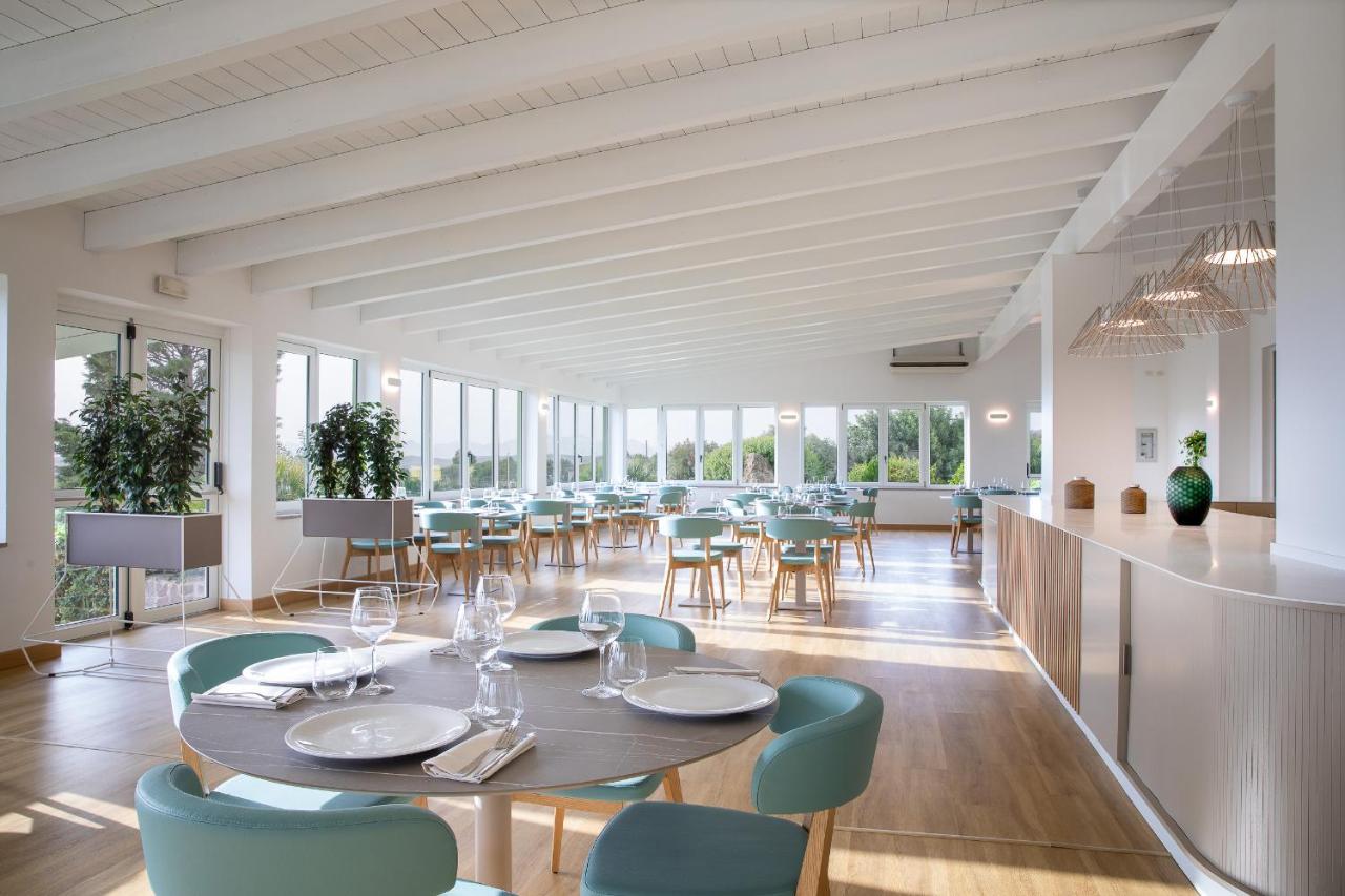 Lu' Hotel Porto Pino SantʼAnna Arresi المظهر الخارجي الصورة