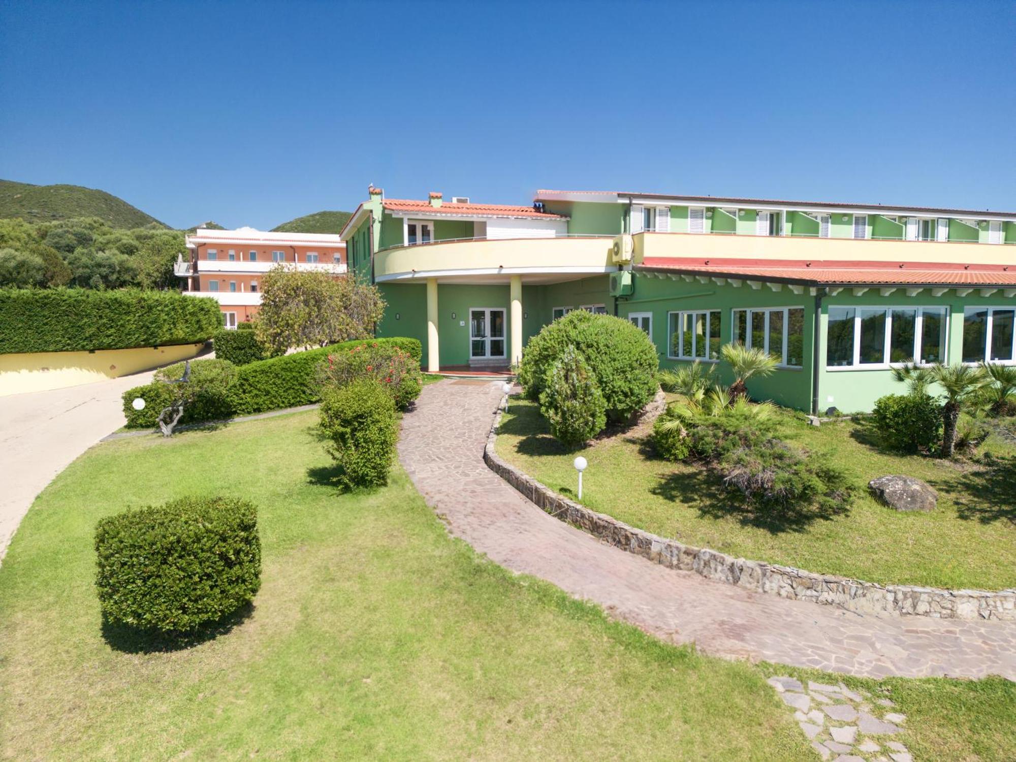Lu' Hotel Porto Pino SantʼAnna Arresi المظهر الخارجي الصورة
