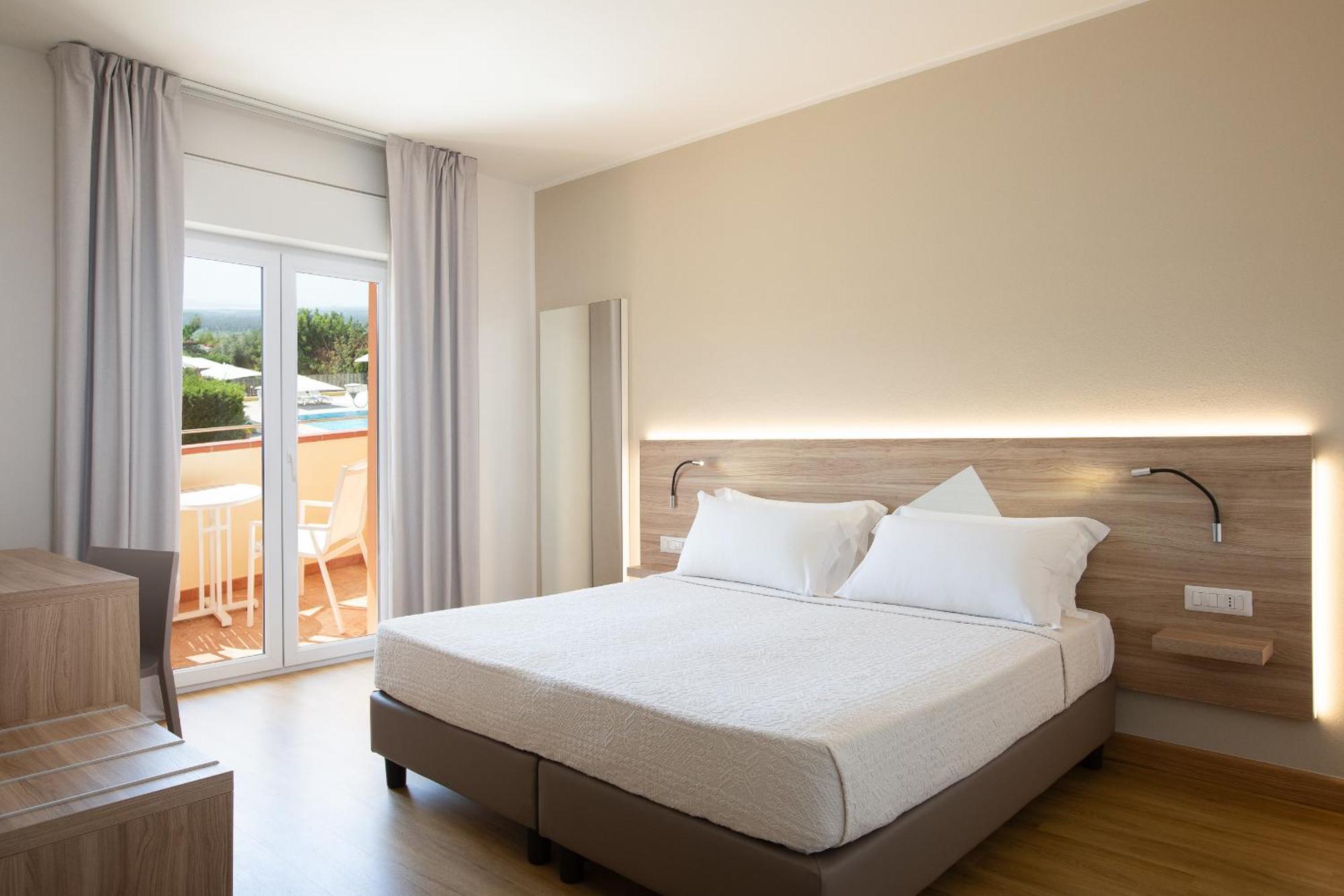 Lu' Hotel Porto Pino SantʼAnna Arresi المظهر الخارجي الصورة