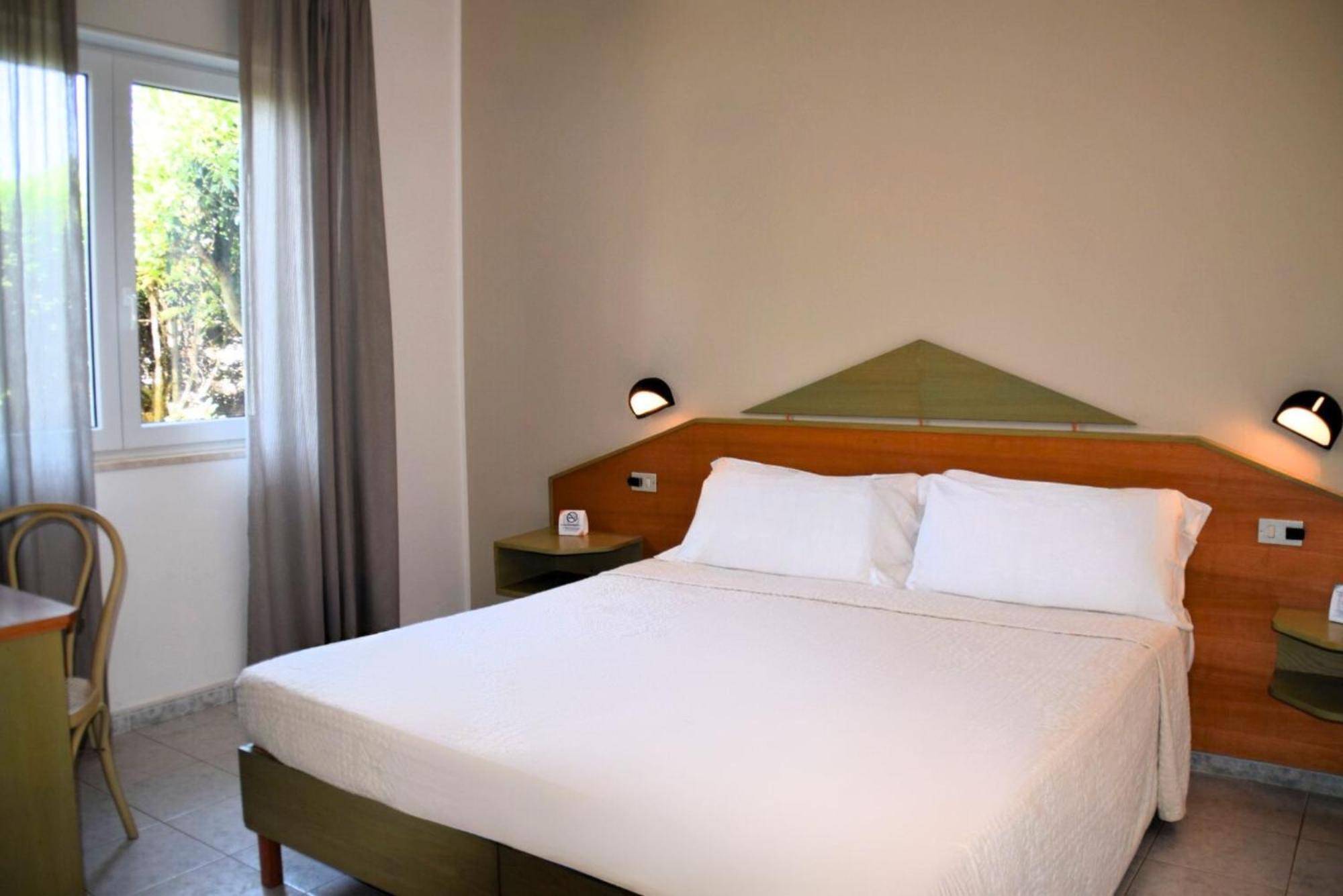 Lu' Hotel Porto Pino SantʼAnna Arresi المظهر الخارجي الصورة