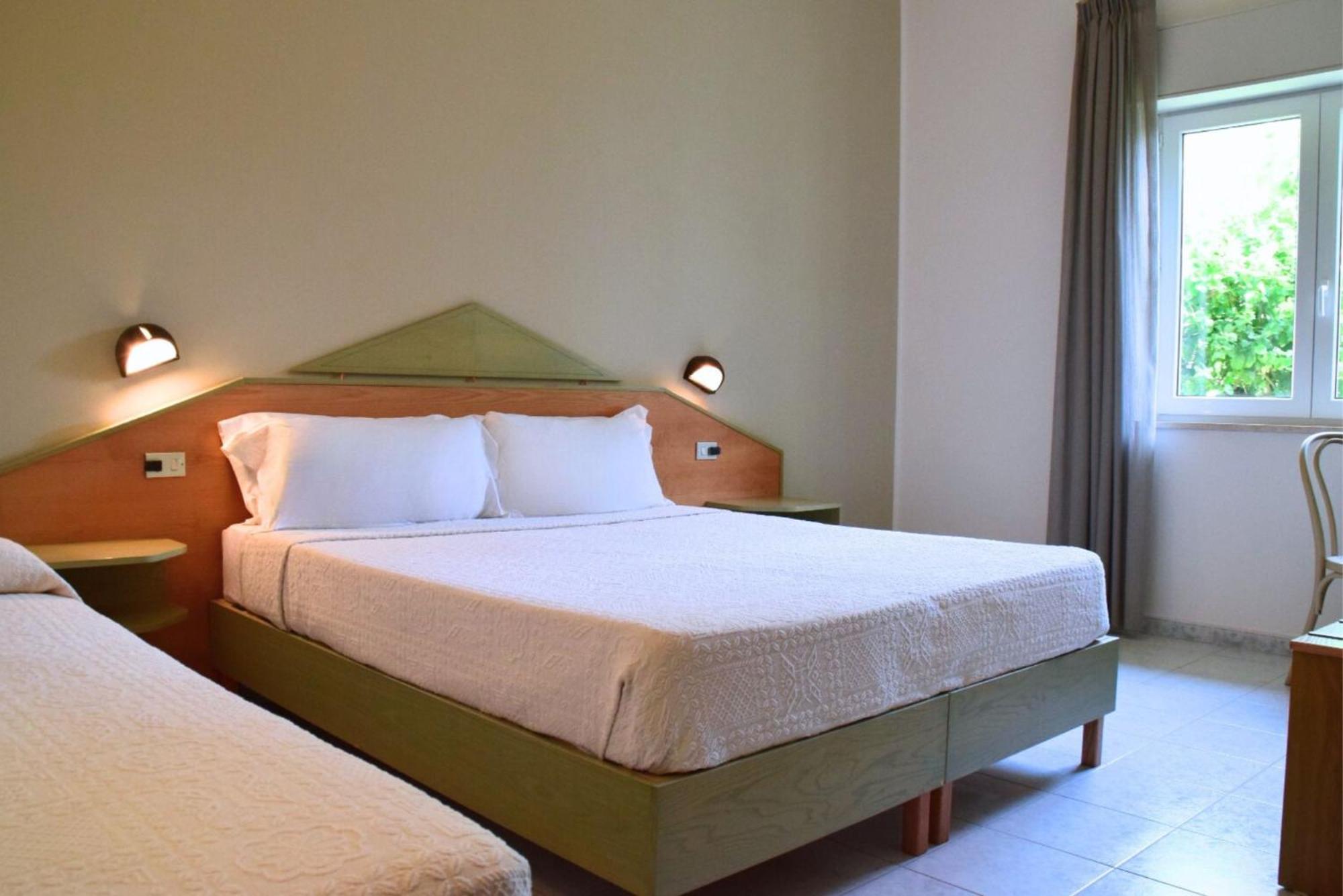 Lu' Hotel Porto Pino SantʼAnna Arresi المظهر الخارجي الصورة