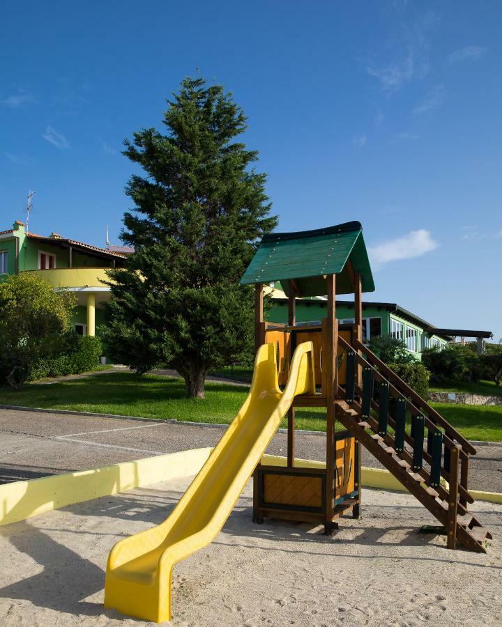 Lu' Hotel Porto Pino SantʼAnna Arresi المظهر الخارجي الصورة