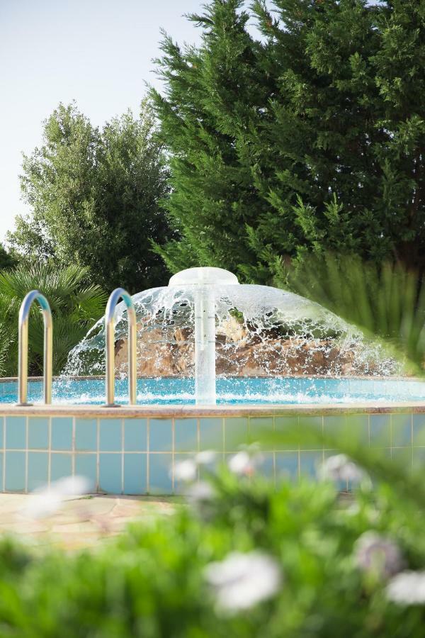 Lu' Hotel Porto Pino SantʼAnna Arresi المظهر الخارجي الصورة